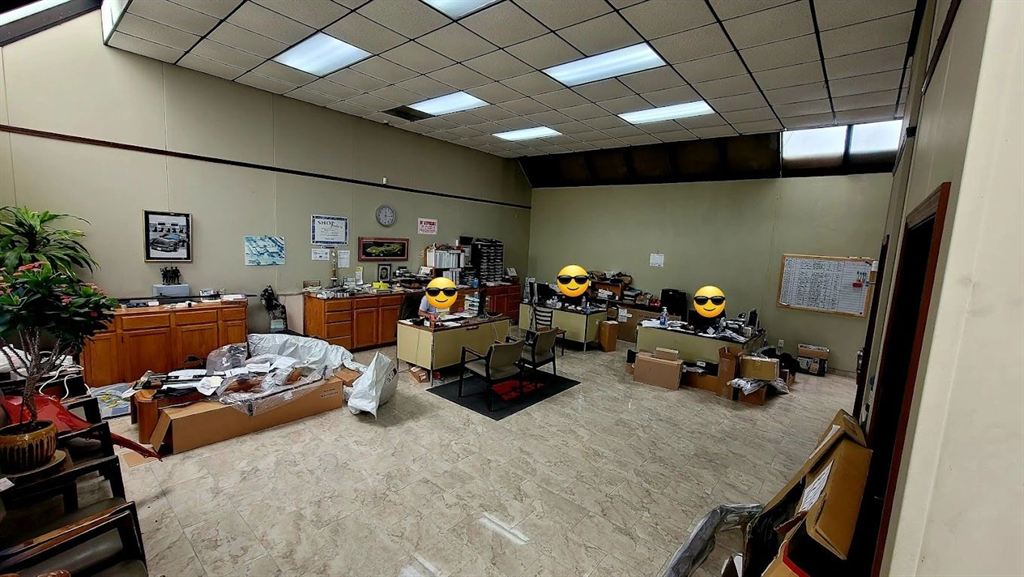 The front office and waiting area at Nova Body Shop