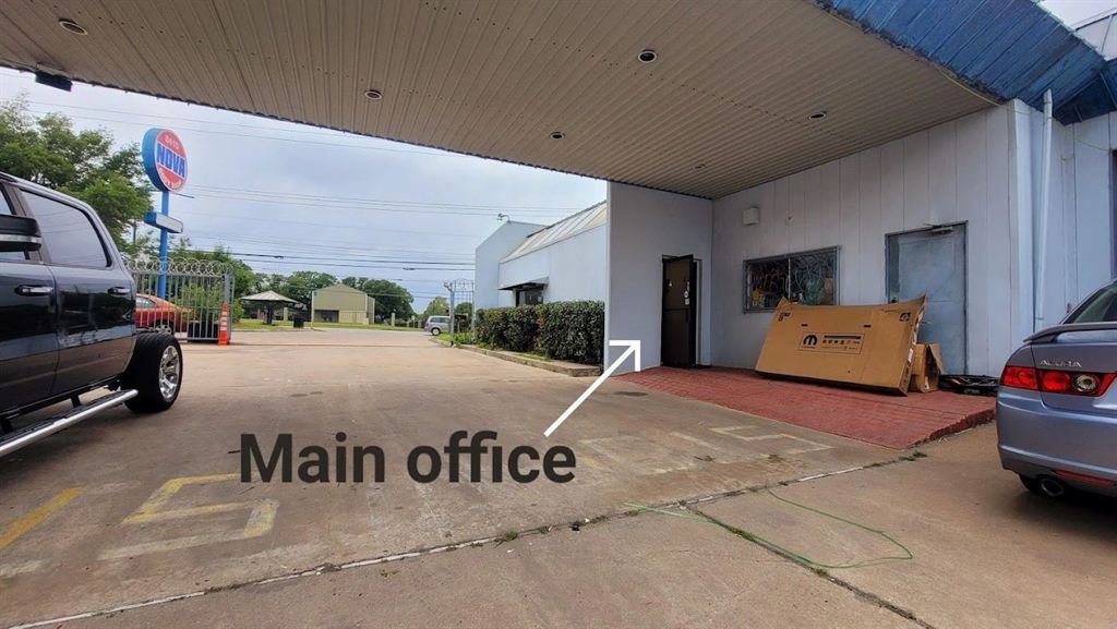 The main office entrance at Nova Body Shop, where walk-in estimates start